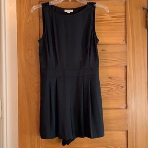 Black romper sz 0 (fits more like a 2)